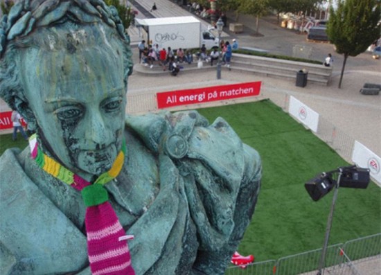 Urban Knitting - Statue in Stockholm